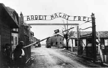 arbeit_macht_frei_auschwitz.jpg