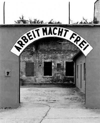 arbeit_macht_frei_terezin.jpg